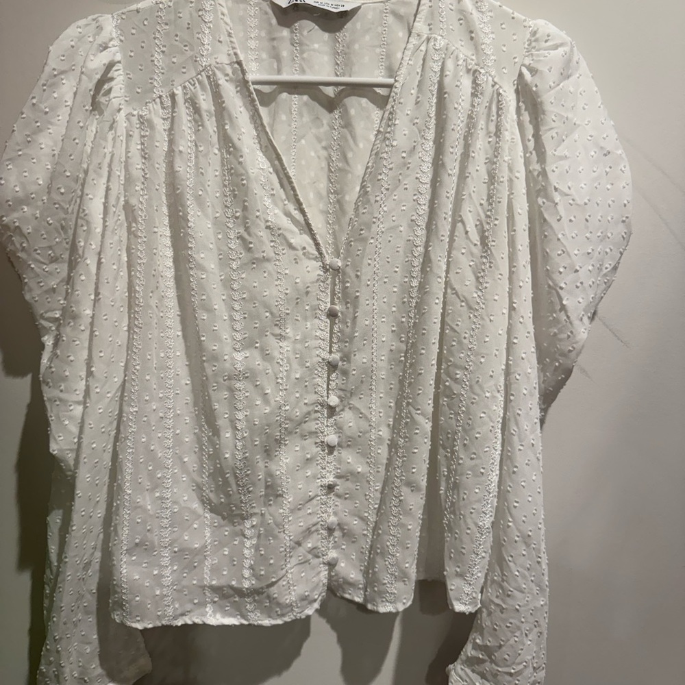 Zara White Embroidered Button-Down Blouse – Size M
